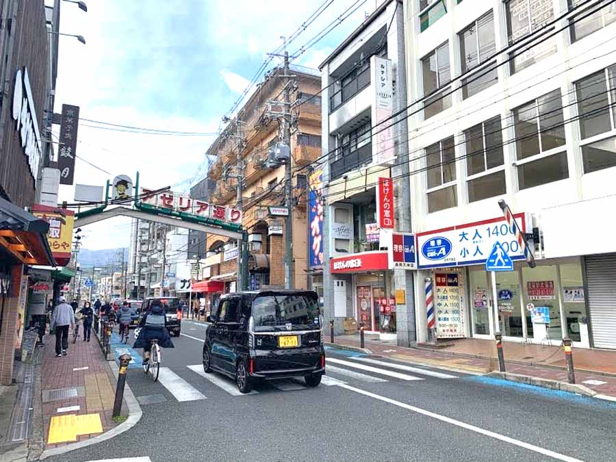 長岡天神駅商店街のあるアゼリア通り