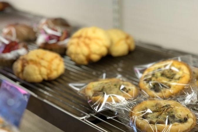 BAKERY LES’JOURSの商品棚