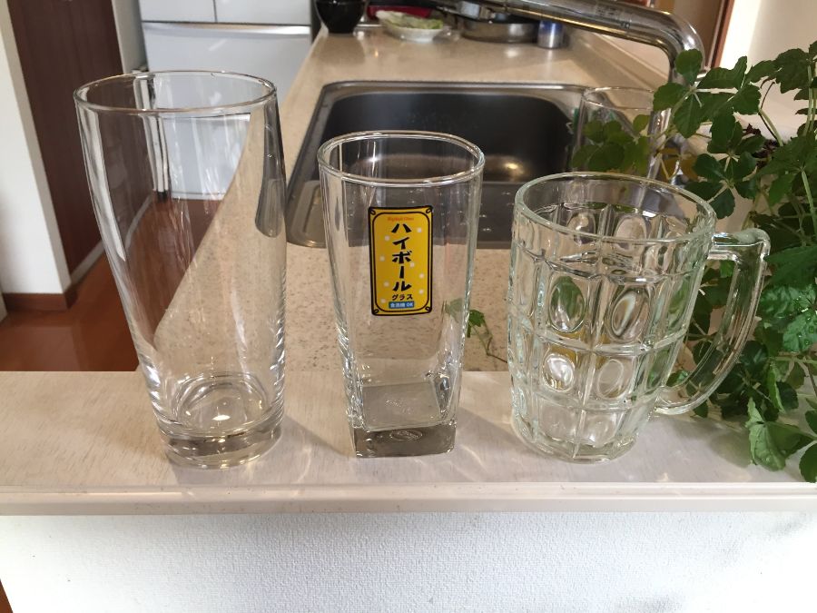 カクテルグラス、ハイボール、ビアジョッキ3種のグラス
