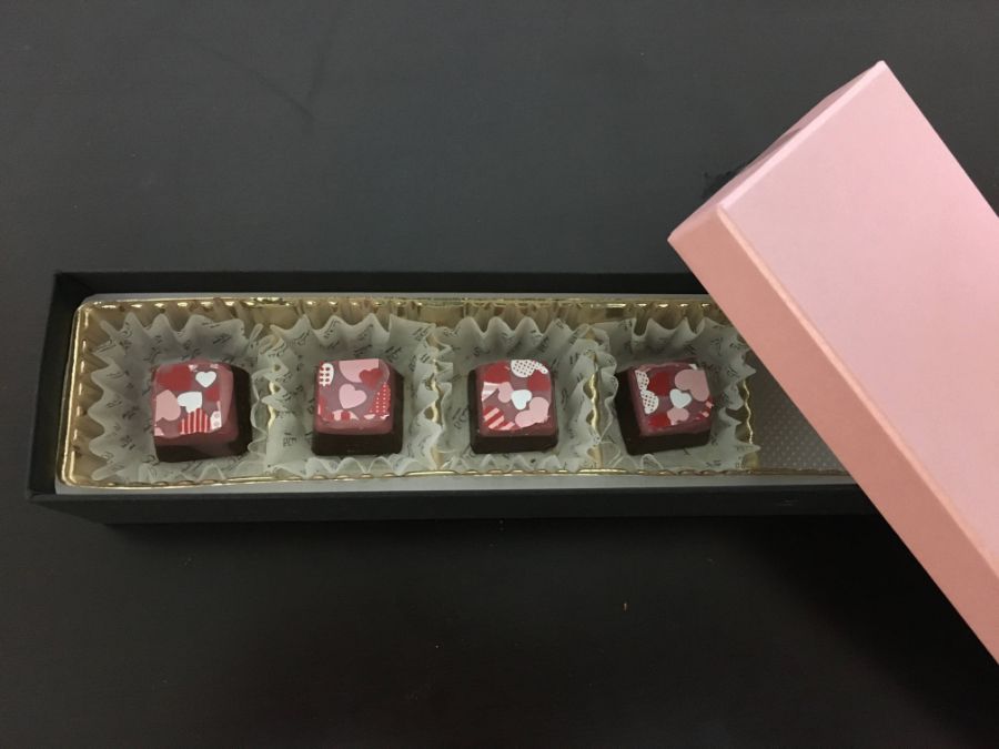 ハートのプリントが施されたチョコレート