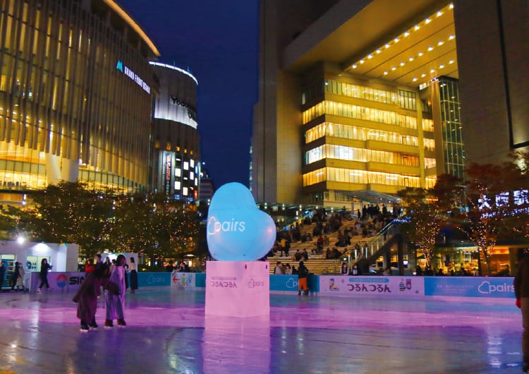 大阪梅田・うめきた広場の屋外スケートリンク、2月23日まで開催