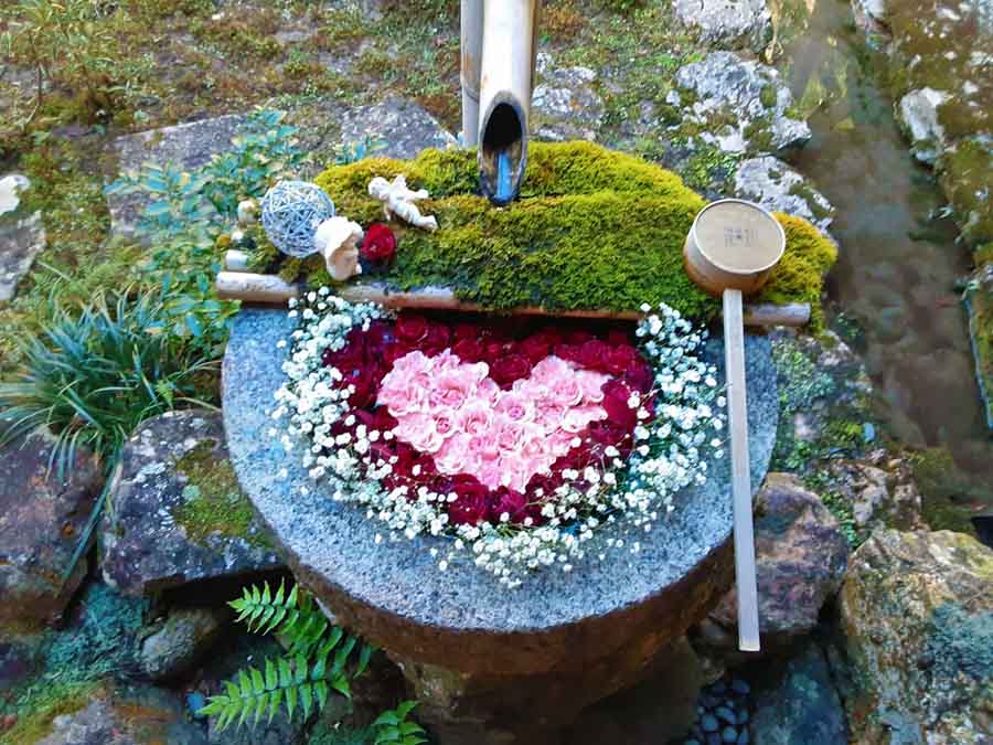 柳谷観音のハートの花手水