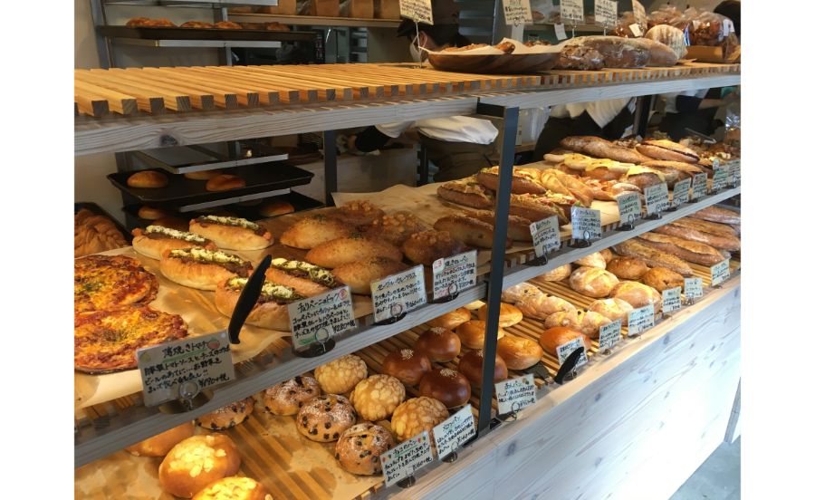 yotsuパン製作所の商品棚