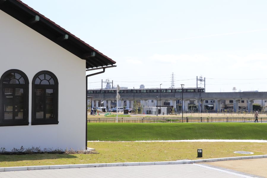 阪急電車の走る様子