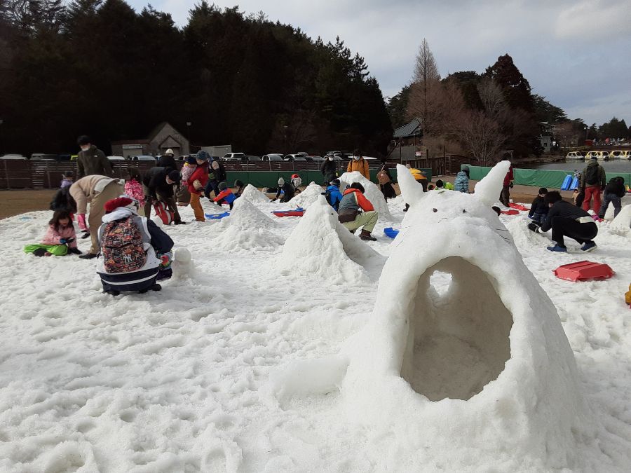 トトロの形のかまくら