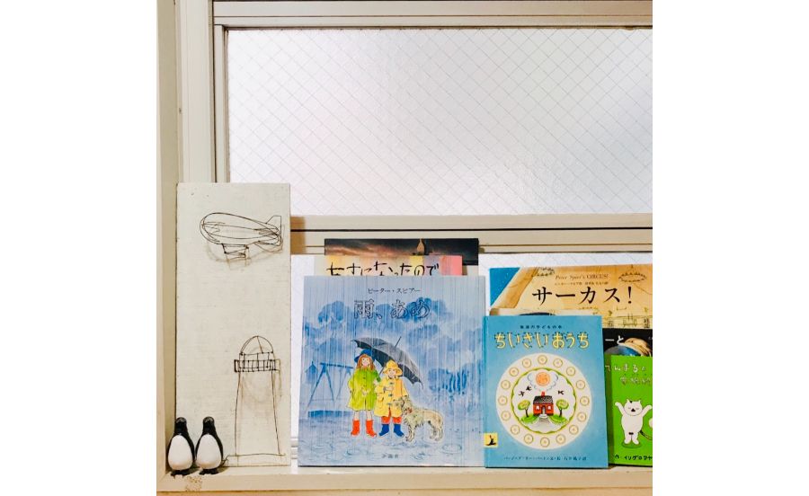 高波カフェの本棚