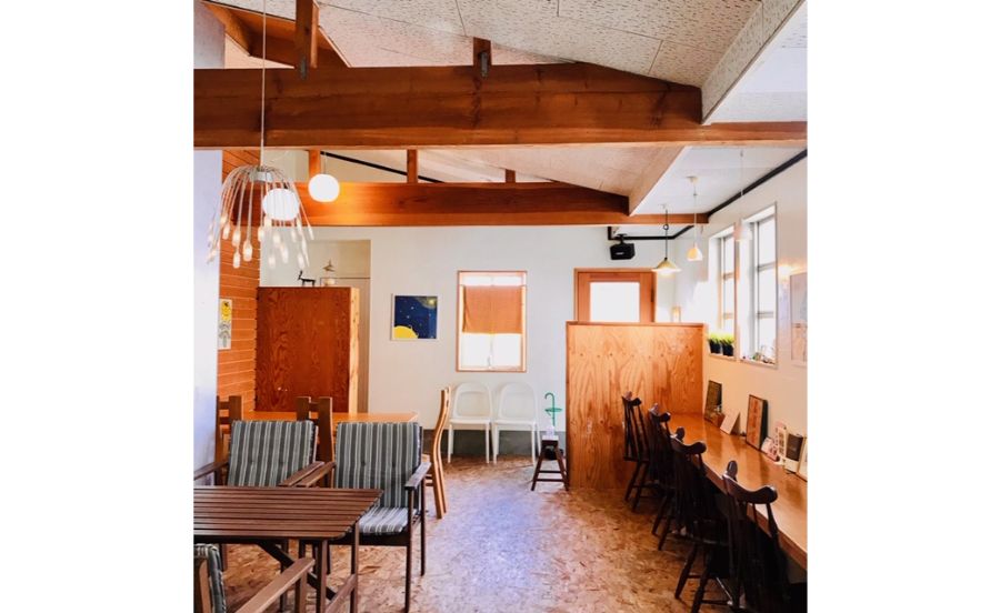 高波カフェの内観