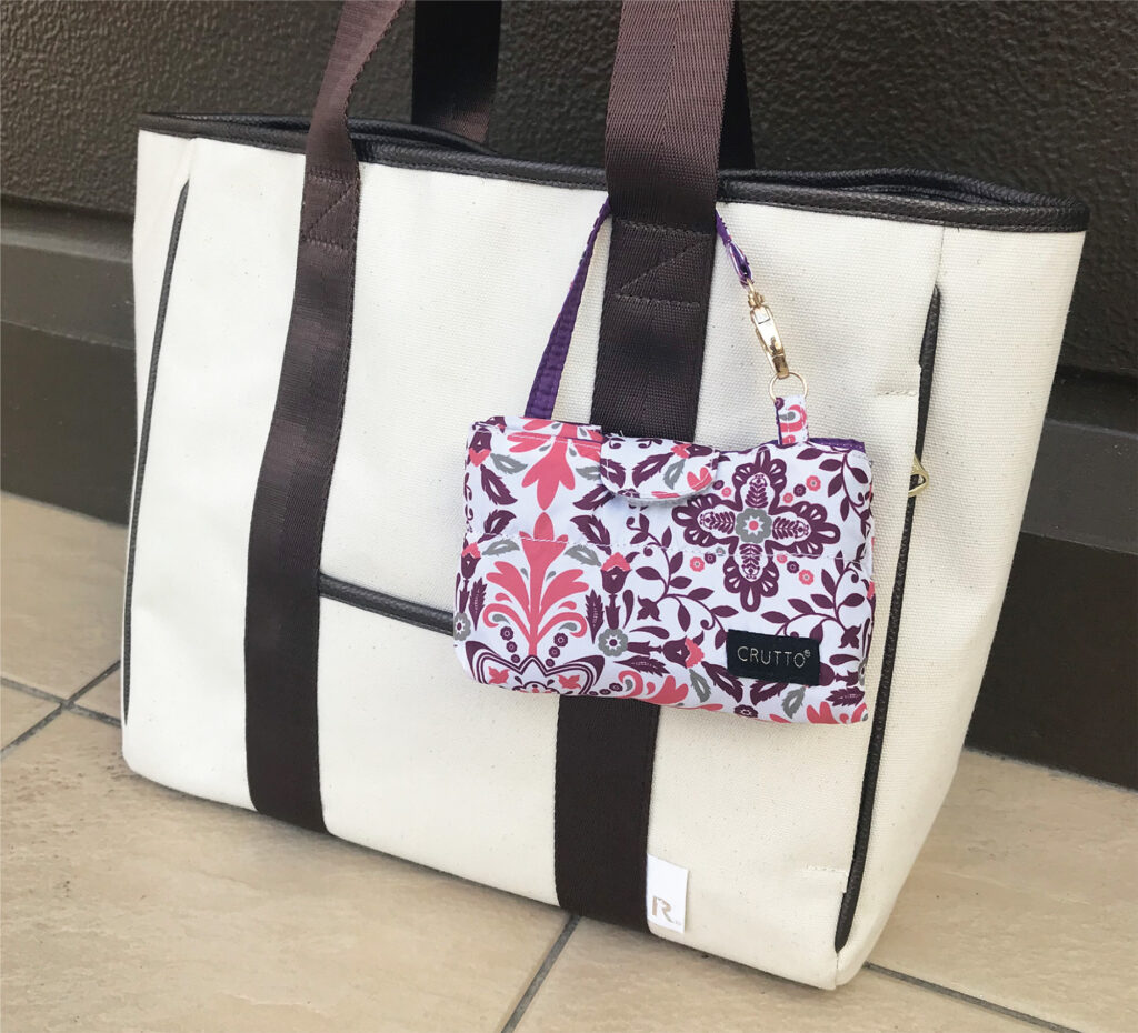 使わない時は鞄に取り付けて運べるクルット