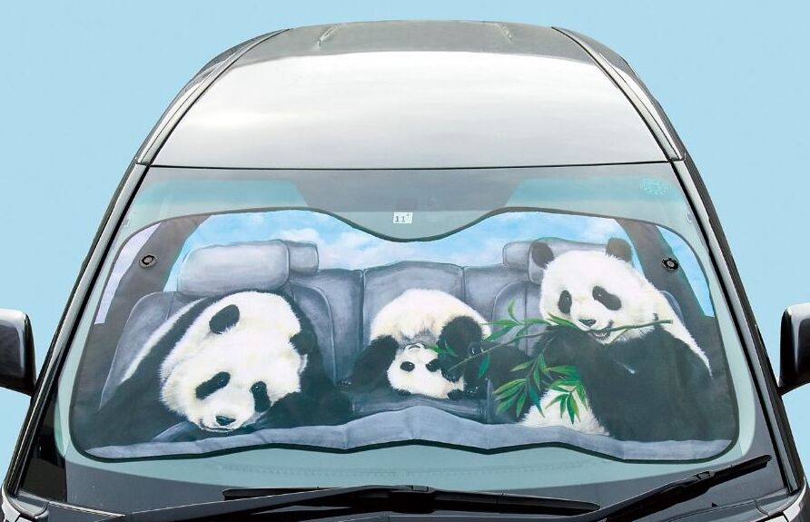 パンダが車でお留守番！リアルに描かれた動物のサンシェードがフェリシモで販売中