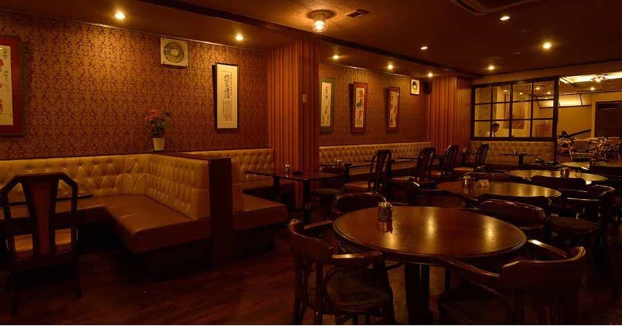 前田珈琲本店の内観