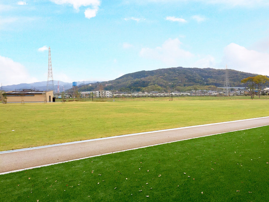 山々と阪急電車