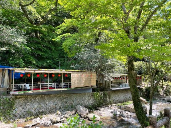 箕面の川床