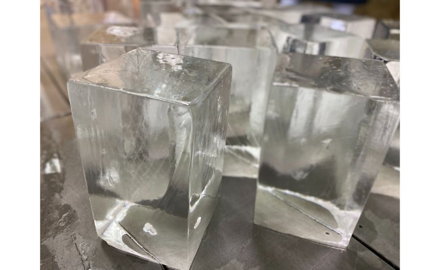 アイス缶製氷で作られた純氷