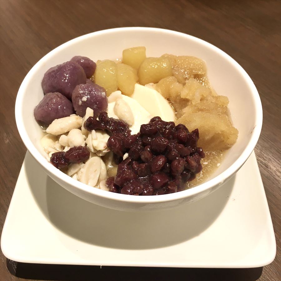 湯圓などが入った単品の豆花