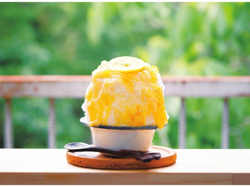 シチニア食堂の「レモンカードのかき氷 練乳トッピング」