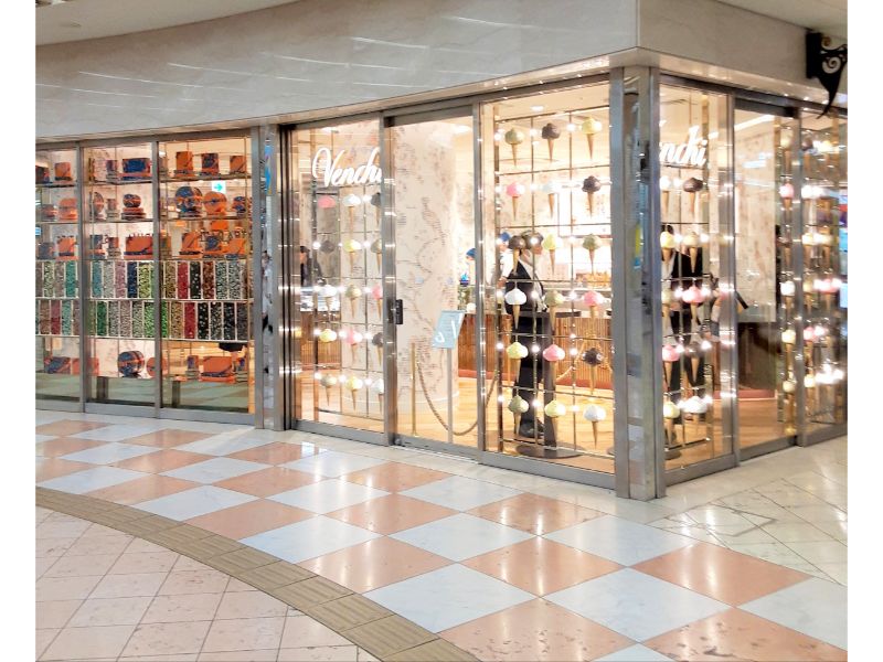 ディアモール大阪の円形広場にオープン