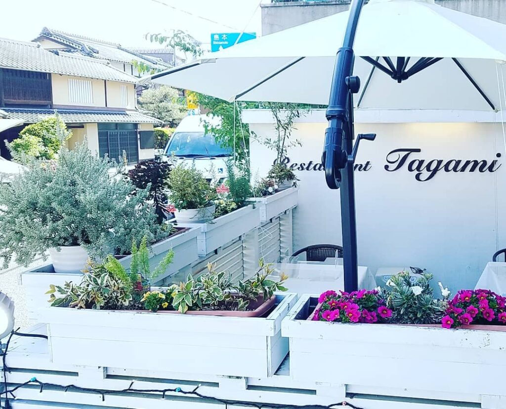 タガミのテラス席