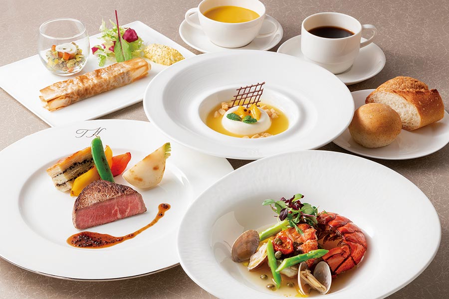 宝塚ホテルのビュッフェ＆カフェレストラン「アンサンブル」でオマール海老＆牛フィレ肉を堪能