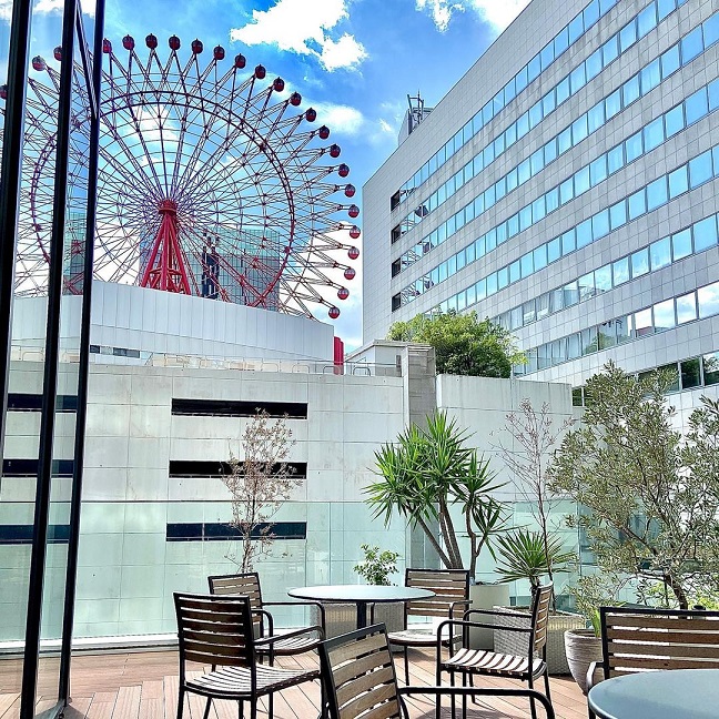 エッグシングスのテラス席