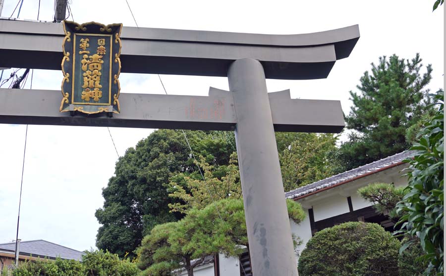 清荒神参道の緑の鳥居