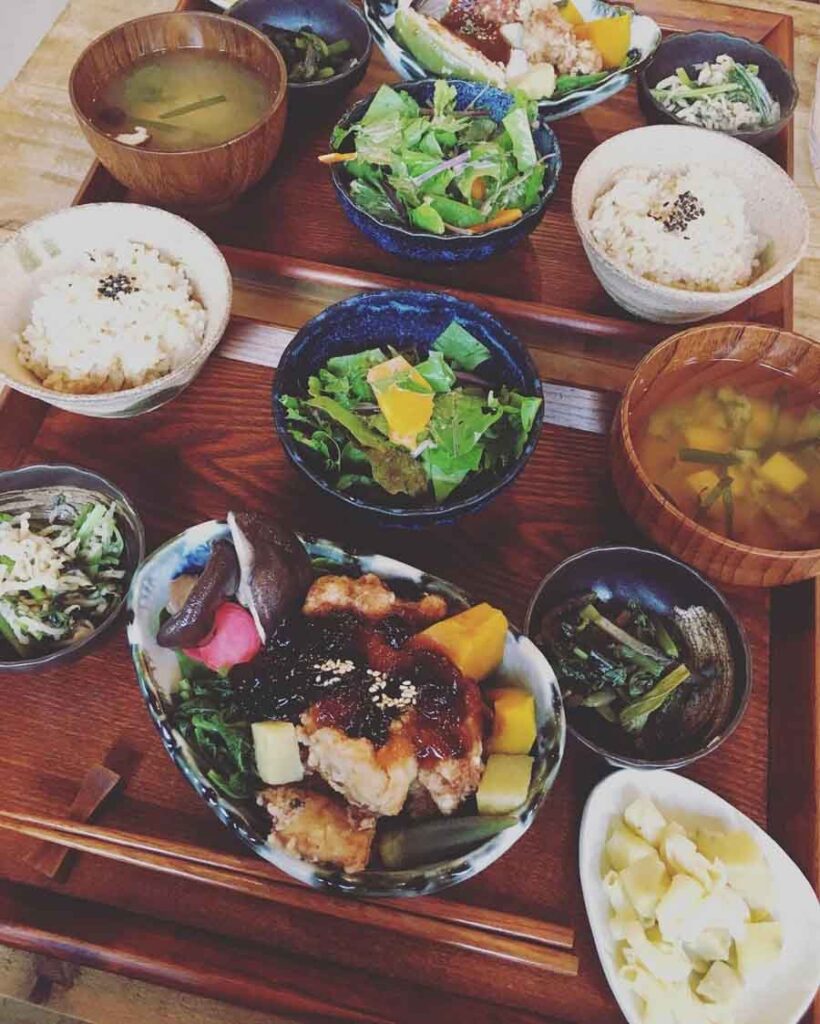 パブリックキッチンの定食