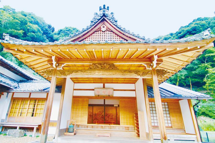 箕面山 瀧安寺　客殿と鳳凰閣