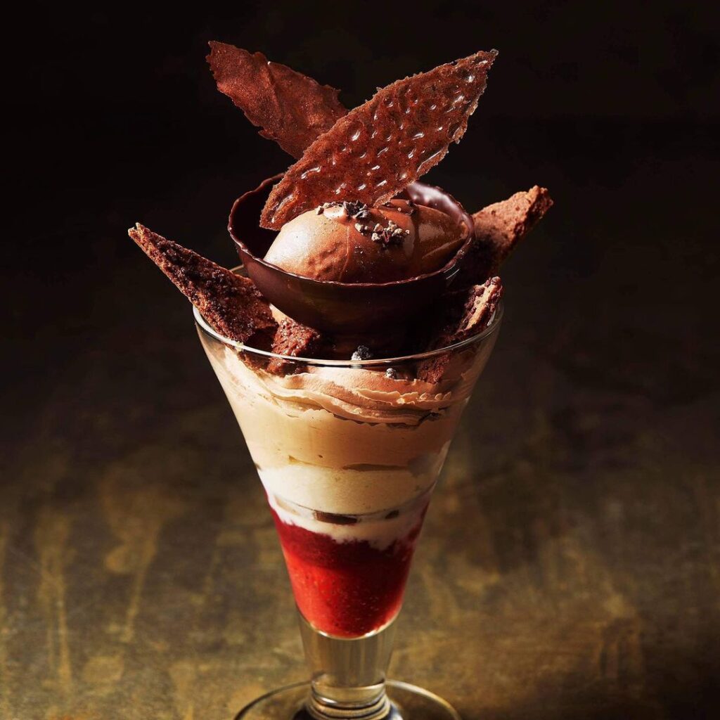 ショコラティエパレドオール大阪のチョコレートパフェ