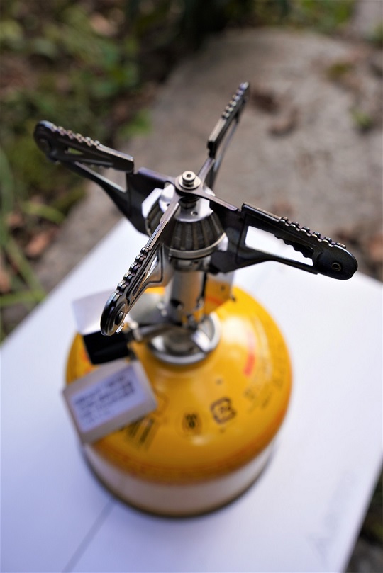 カートリッジにバーナーをセット