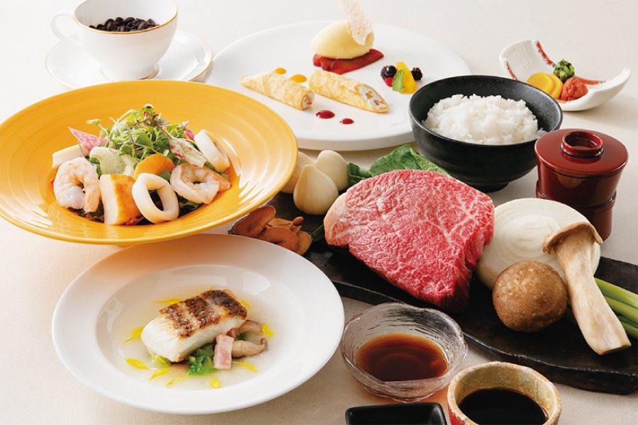 牛ステーキと白身魚料理を鉄板焼で。宝塚ホテルダイニングに季節のランチコース登場