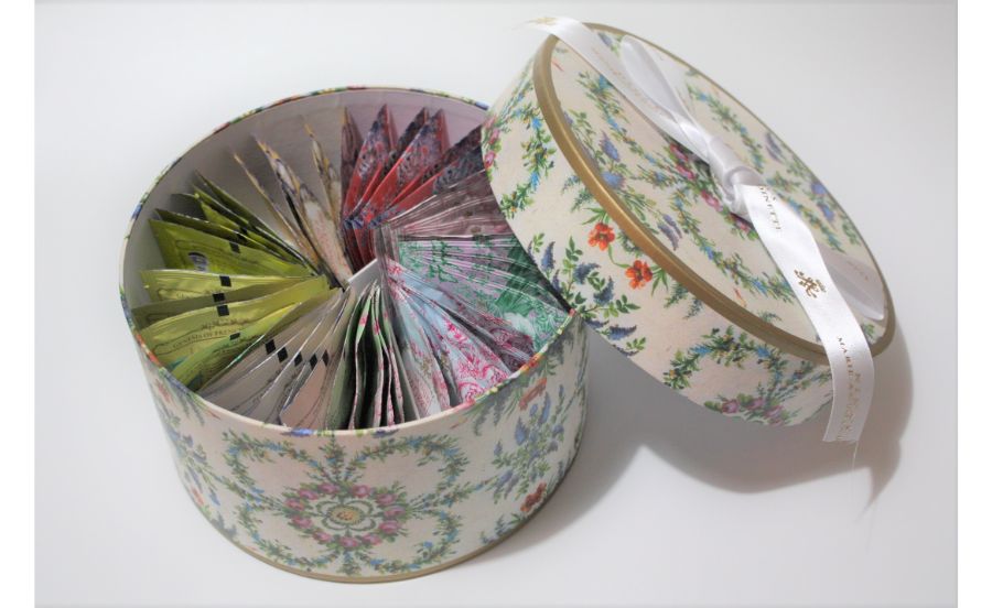 ニナスのロイヤルシークレットガーデンのボックスを開けたところ