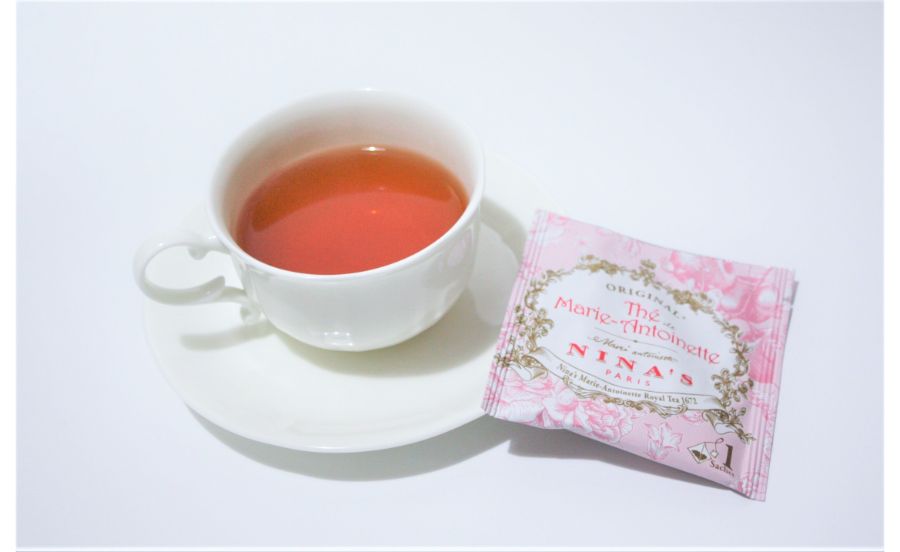 カップに入ったニナス オリジナル マリー・アントワネット ティー