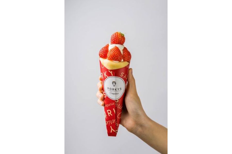 大粒のイチゴがたっぷりのクレープ