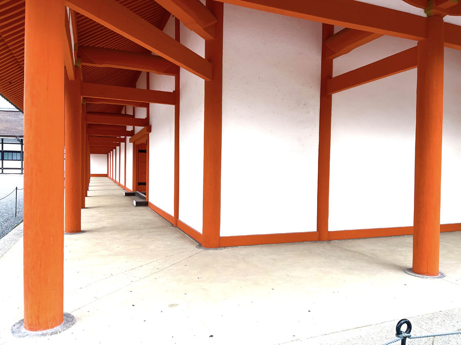 京都御所 紫宸殿の白塀