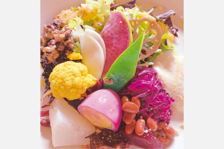 移転後も変わらず、野菜をふんだんに使った彩り豊かなランチが人気。