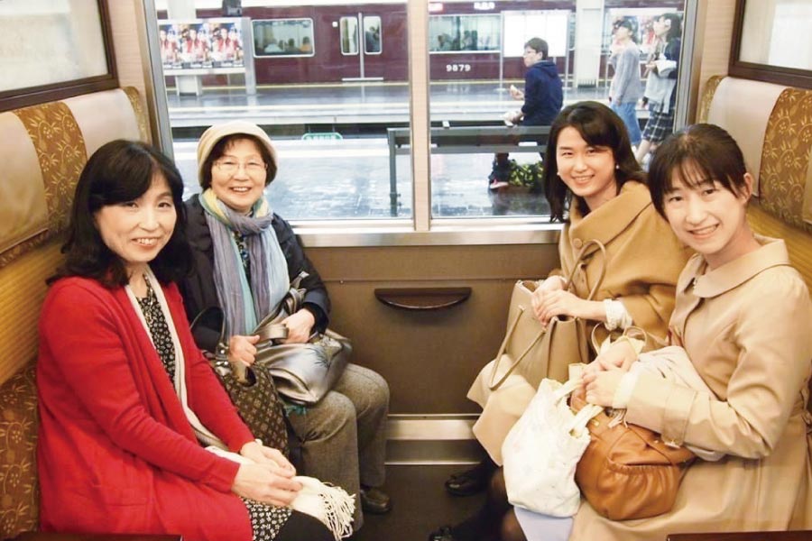 刻表を調べ、早くから並んで乗車した「京とれいん」