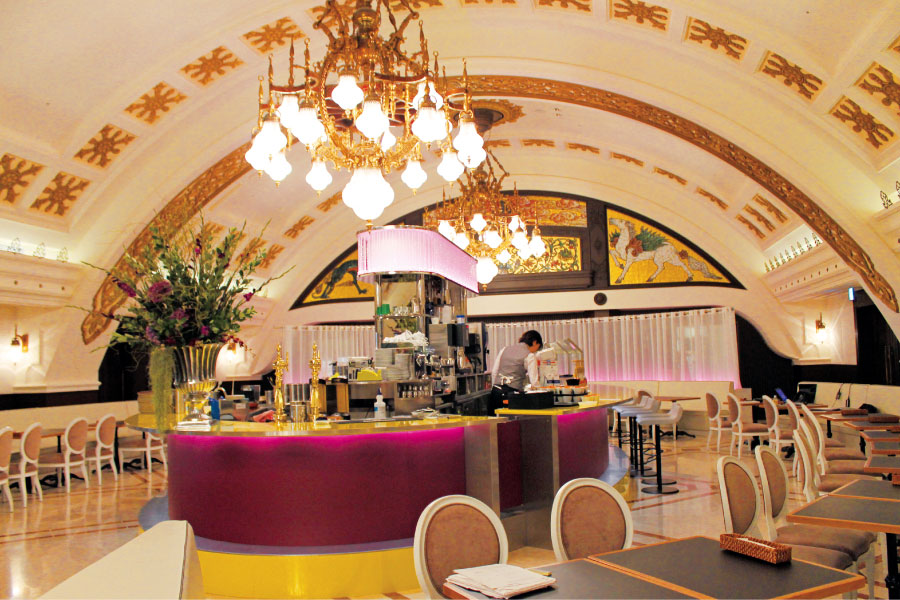 「阪急うめだ本店」13階レストラン「シャンデリアテーブル」