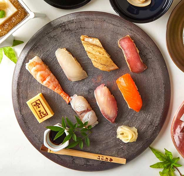 個室和室燈花の鮨ランチ