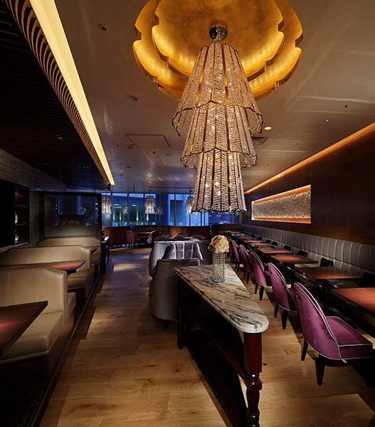 ジョーズ上海ニューヨークの豪華な店内