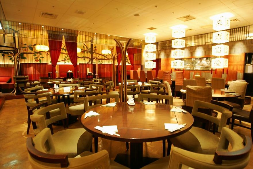 民生のモダンレトロな店内