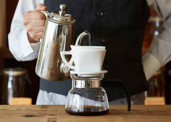 一杯ずつ淹れてもらえるコーヒーバーンホーフ三番街店