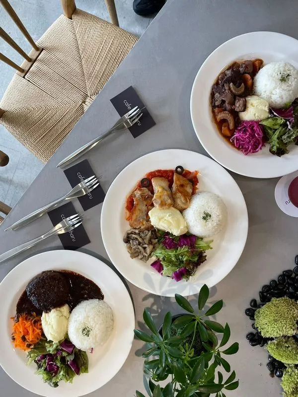 色とりどりのランチプレート中津カフェチハル