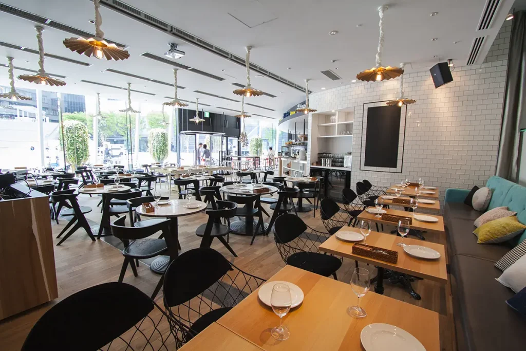 ガーブモナークの内観