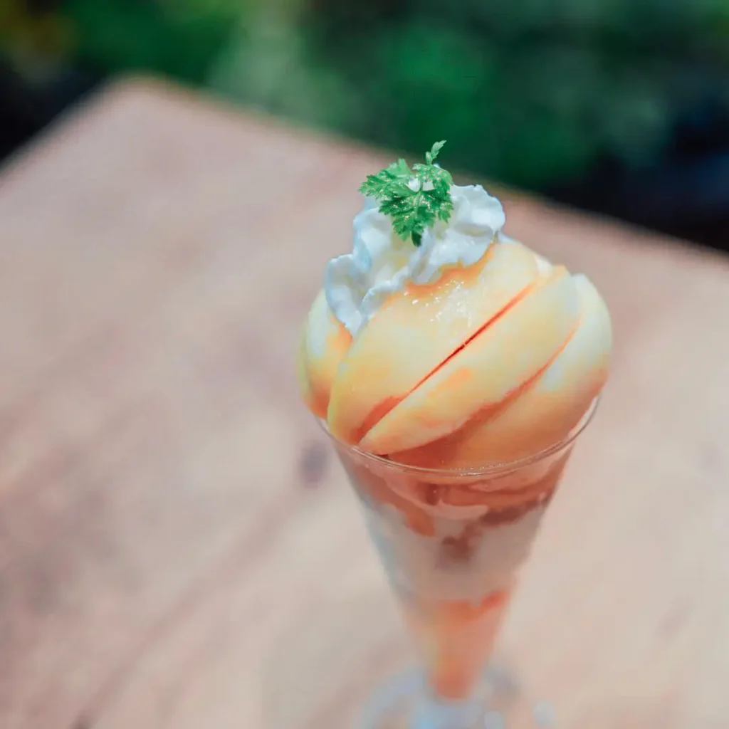 マルトメの桃のパフェ