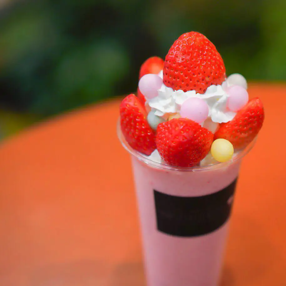 マルトメのいちごシェイク