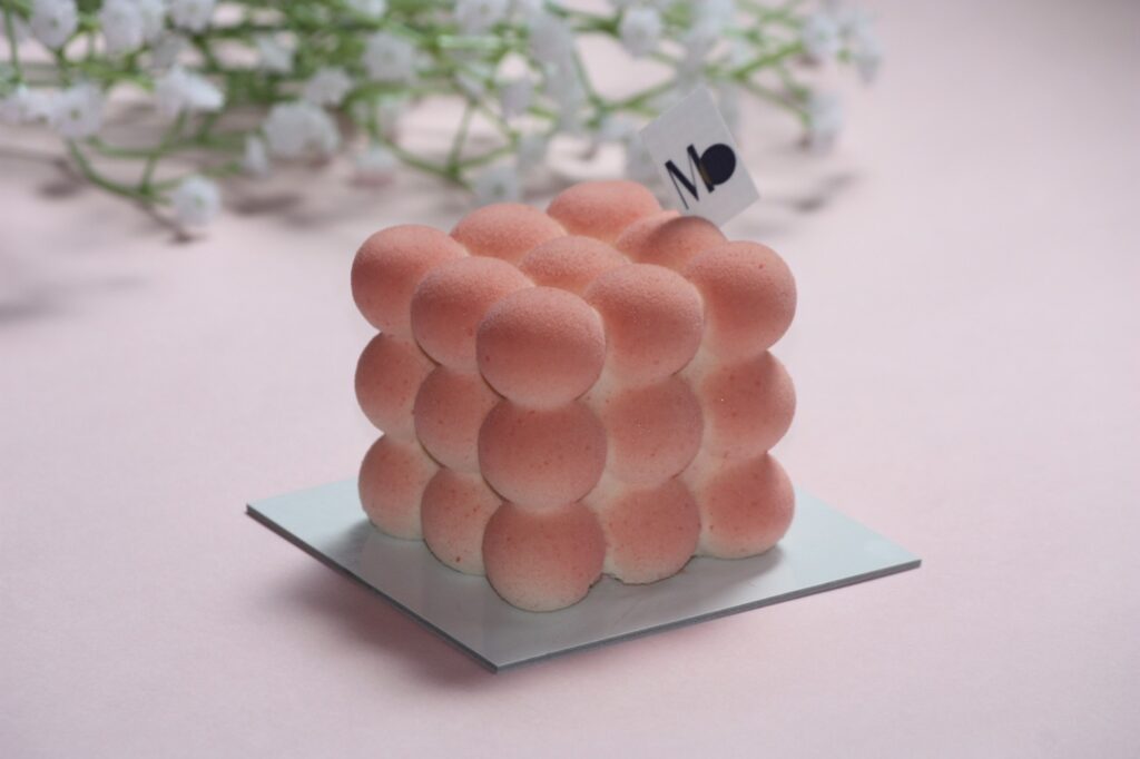 Masahiko Ozumi Parisのピンクケーキ