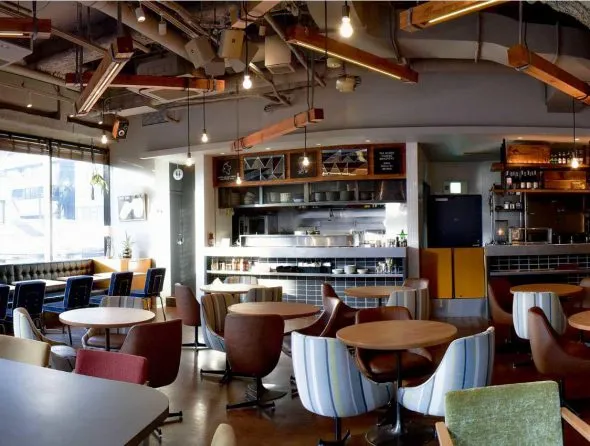 ワイヤードカフェの内観