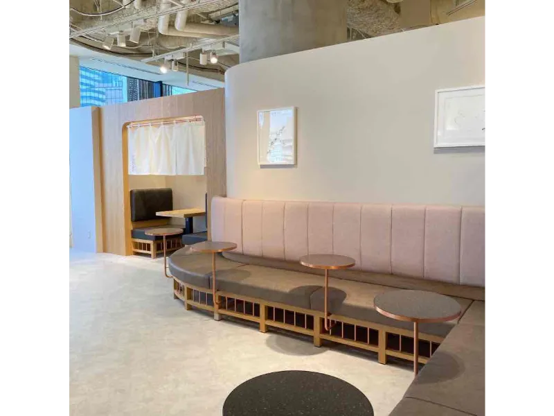 曲線が印象的な喫茶室KOHORO