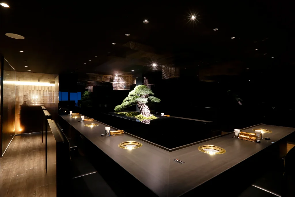 あぶりや松の木があるカップルシート