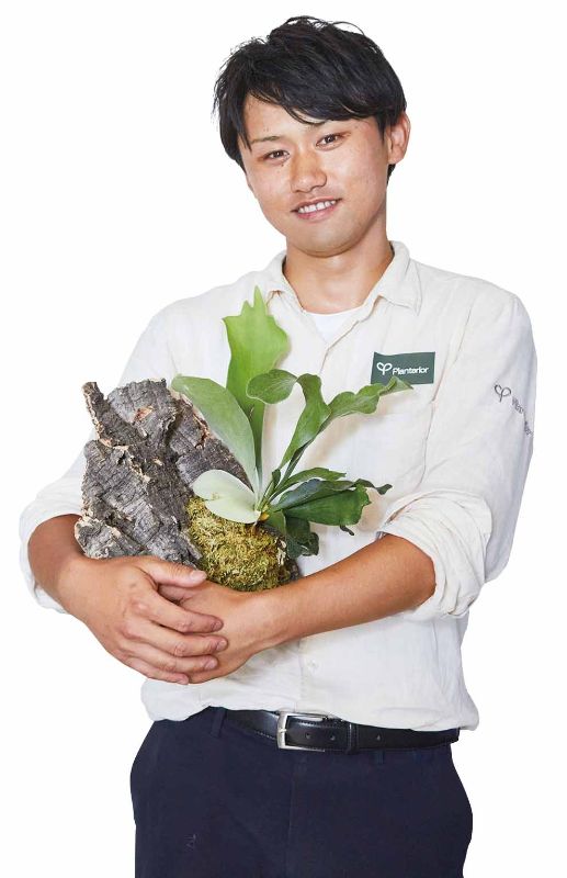 グリーンを持つ男性