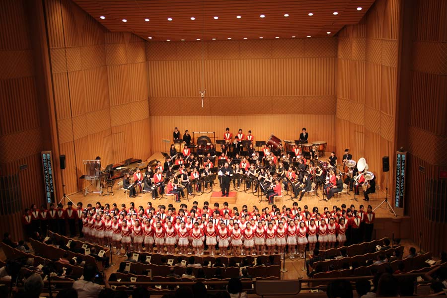 チアリーダーとオーケストラの共演